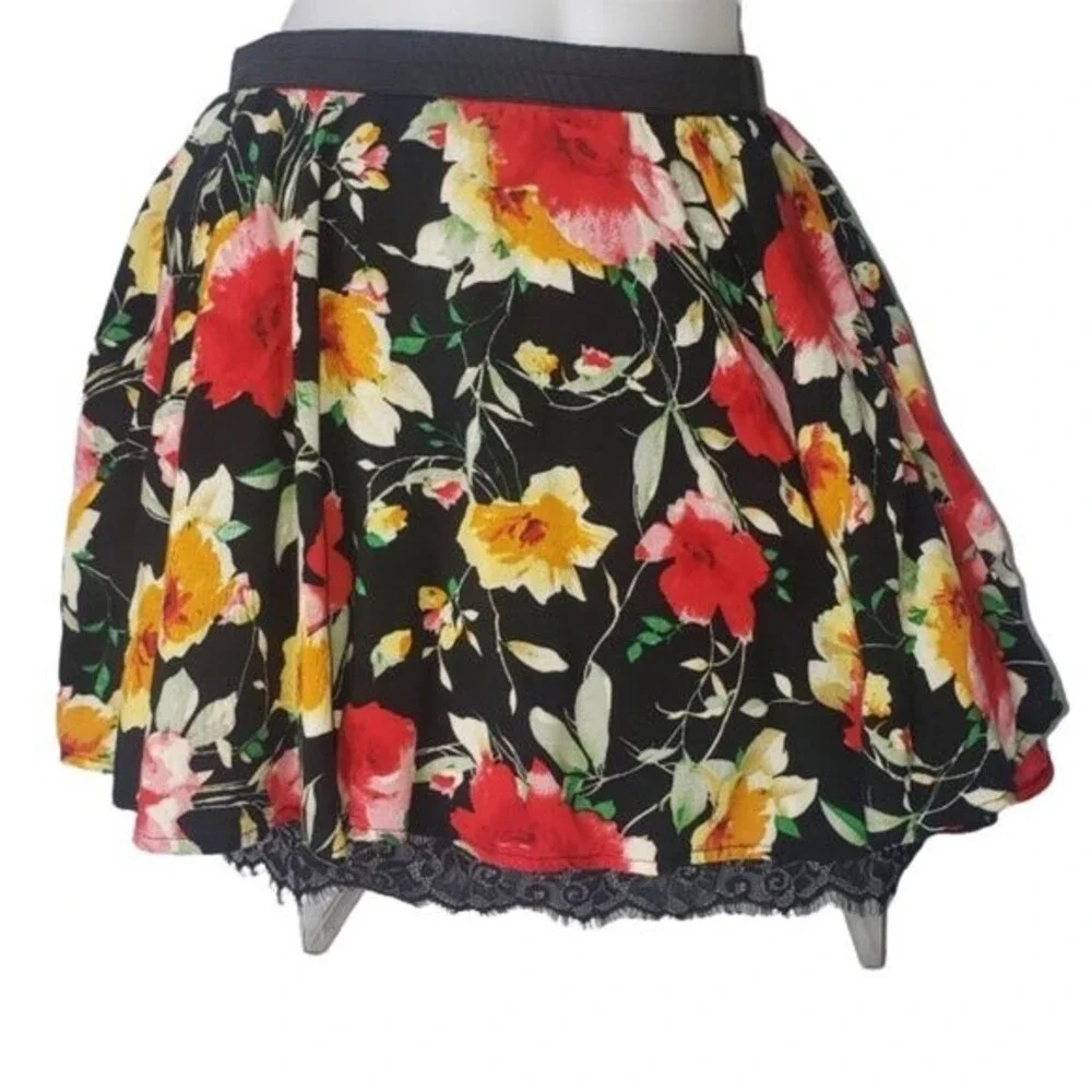 JUNK BLACK RED FLORAL LACE SKIRT SIZE SMALL